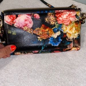 Lodi’s small floral can be used as a cross body or take strap off to wristlet